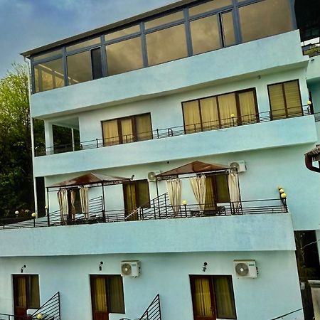 Hotel Balcony Kʼutʼaisi Exterior foto
