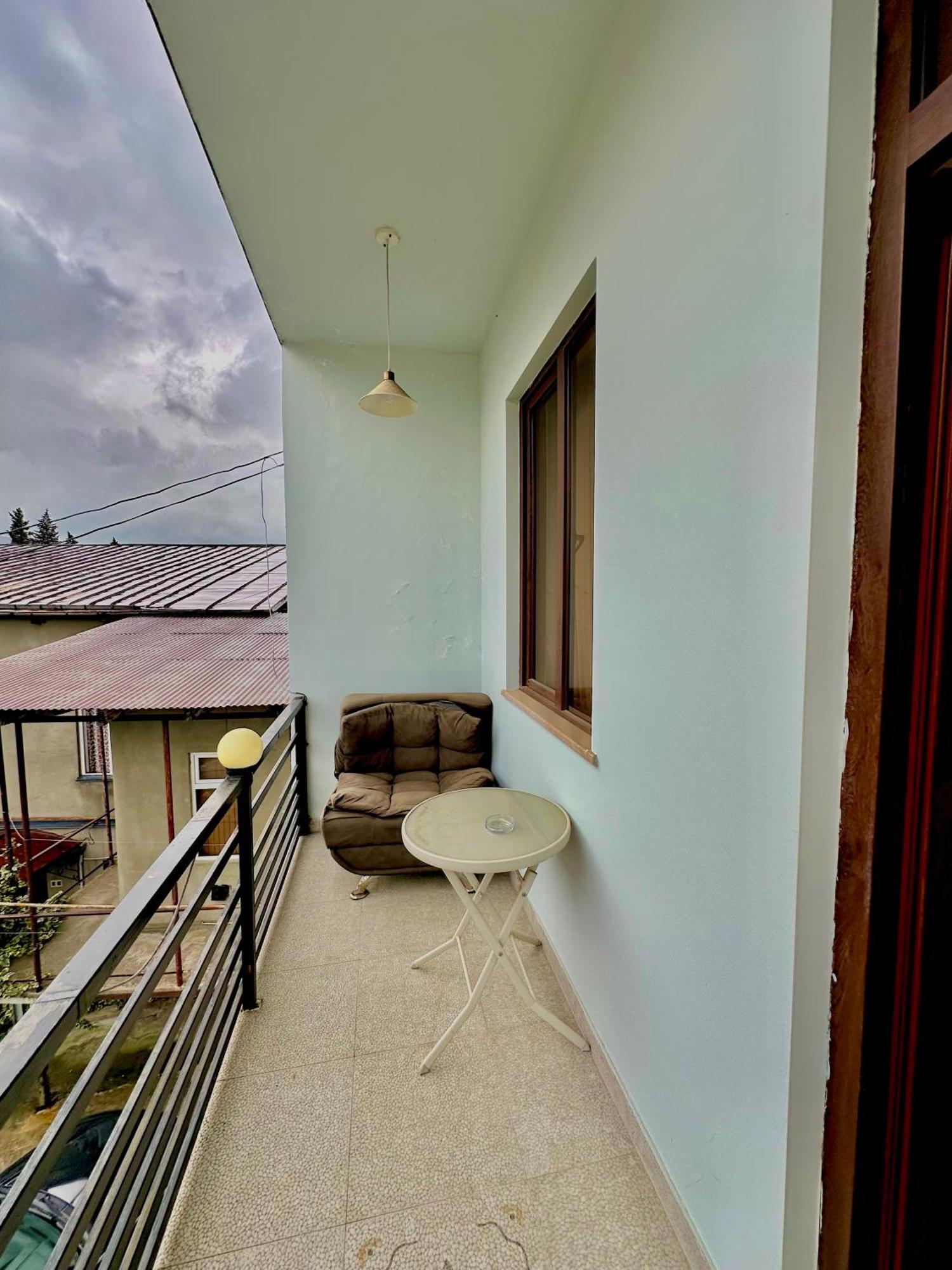 Hotel Balcony Kʼutʼaisi Exterior foto