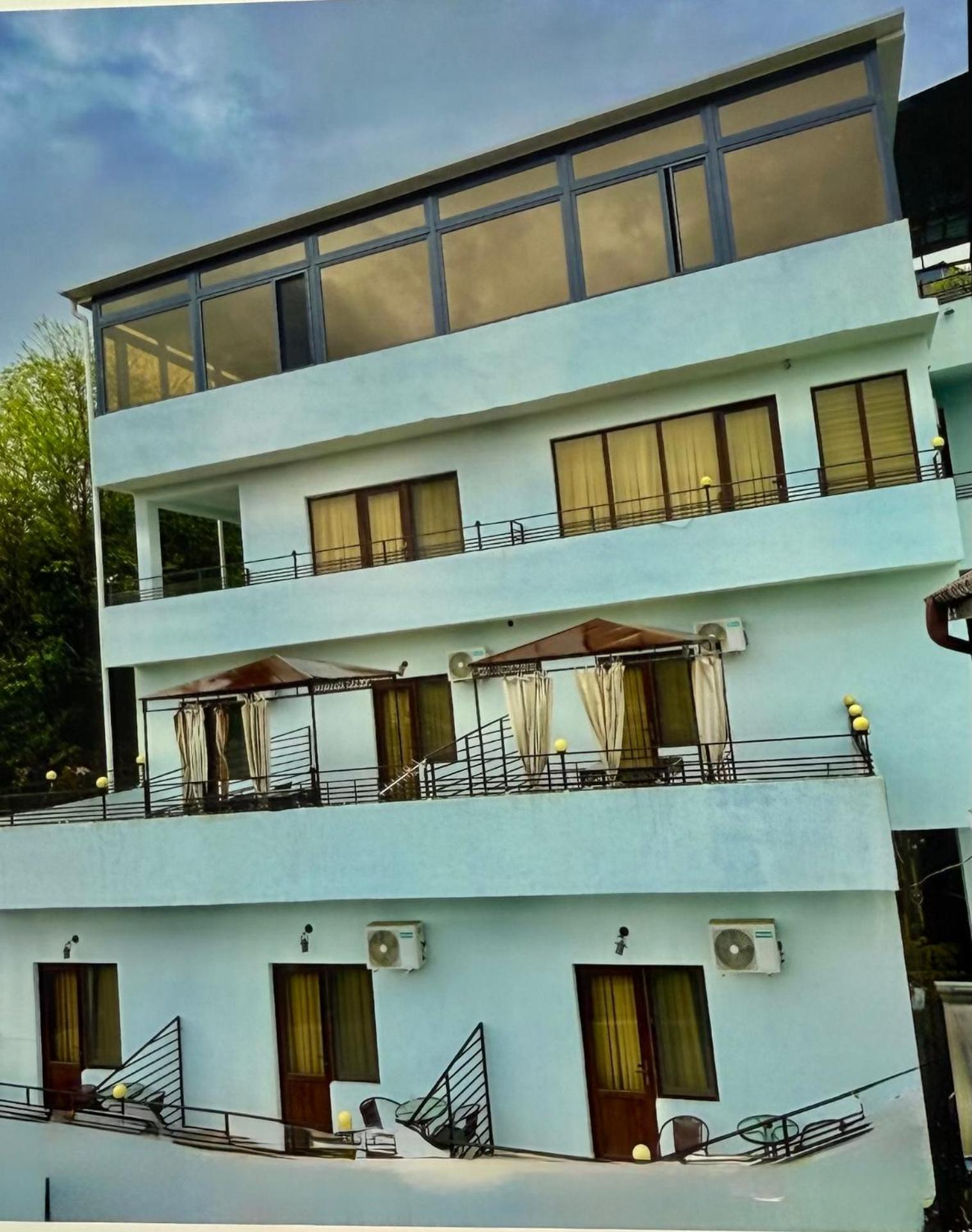 Hotel Balcony Kʼutʼaisi Exterior foto