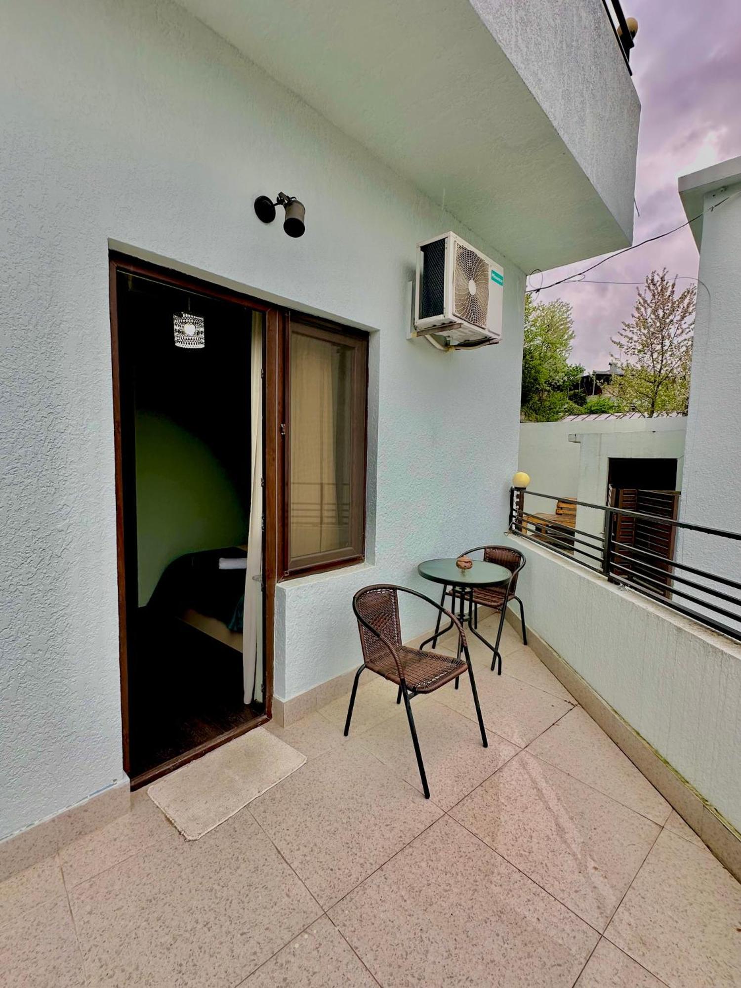 Hotel Balcony Kʼutʼaisi Exterior foto