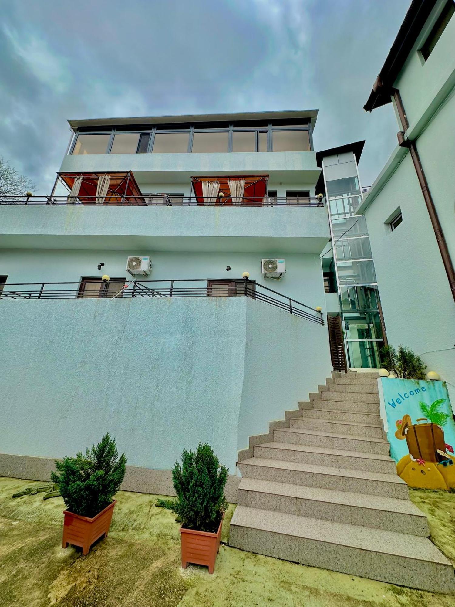 Hotel Balcony Kʼutʼaisi Exterior foto